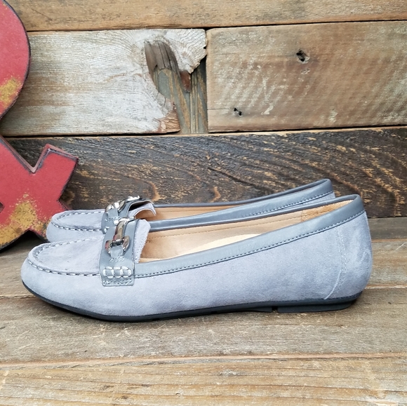 comfortable gray flats
